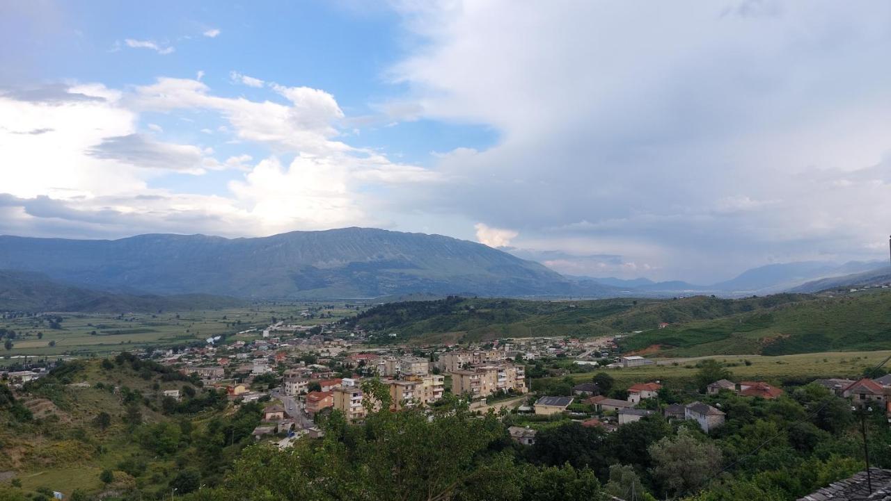 Relax Guesthouse Gjirokastër Exterior foto